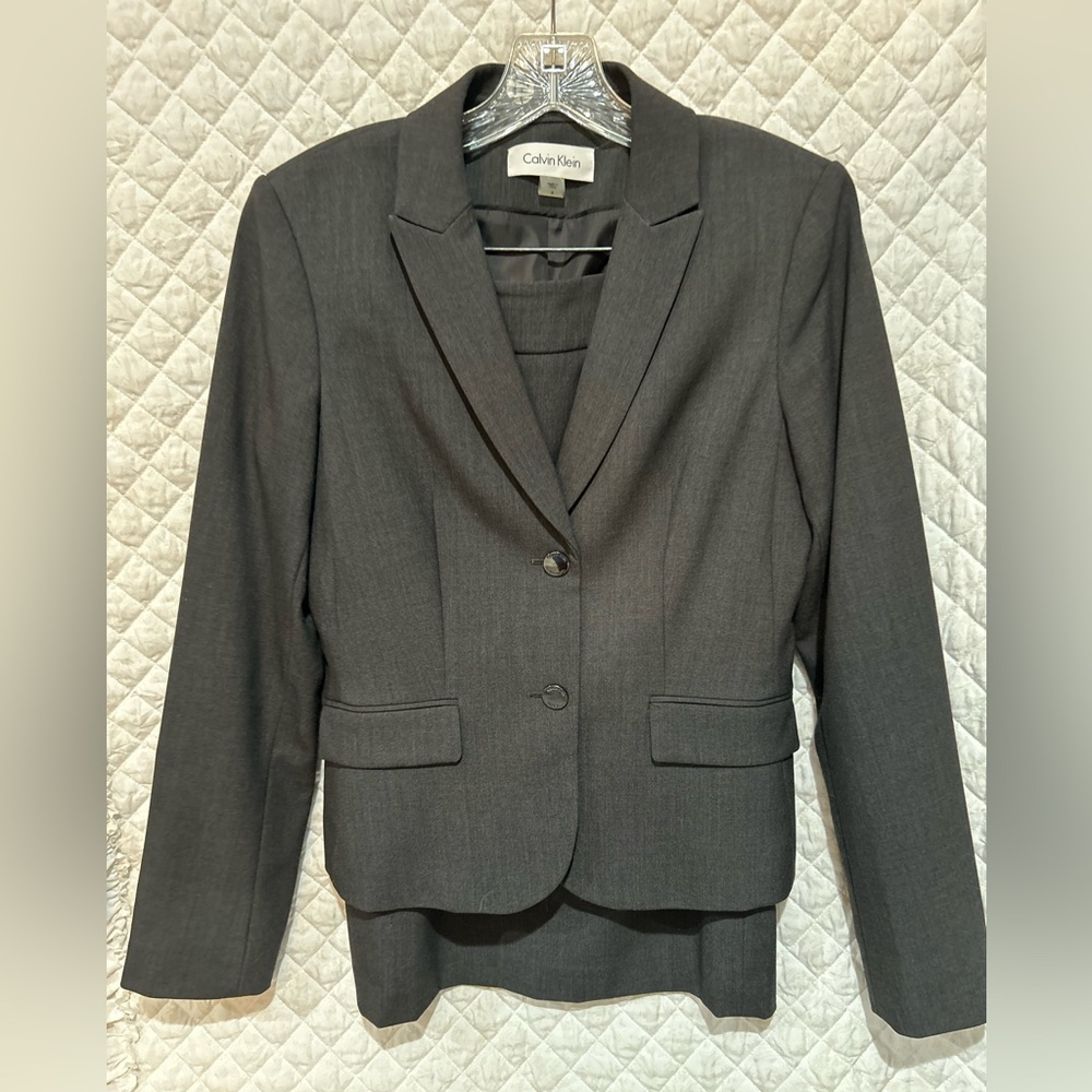 Calvin Klein suit set. Size 6